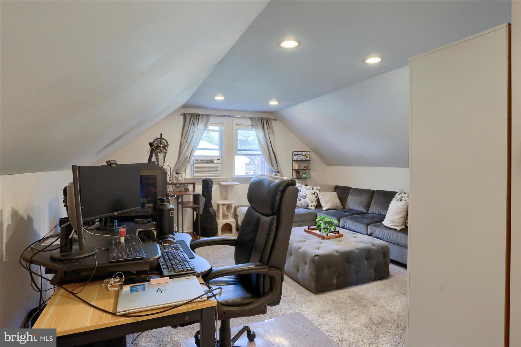 SKYLINE VIEW - Residential