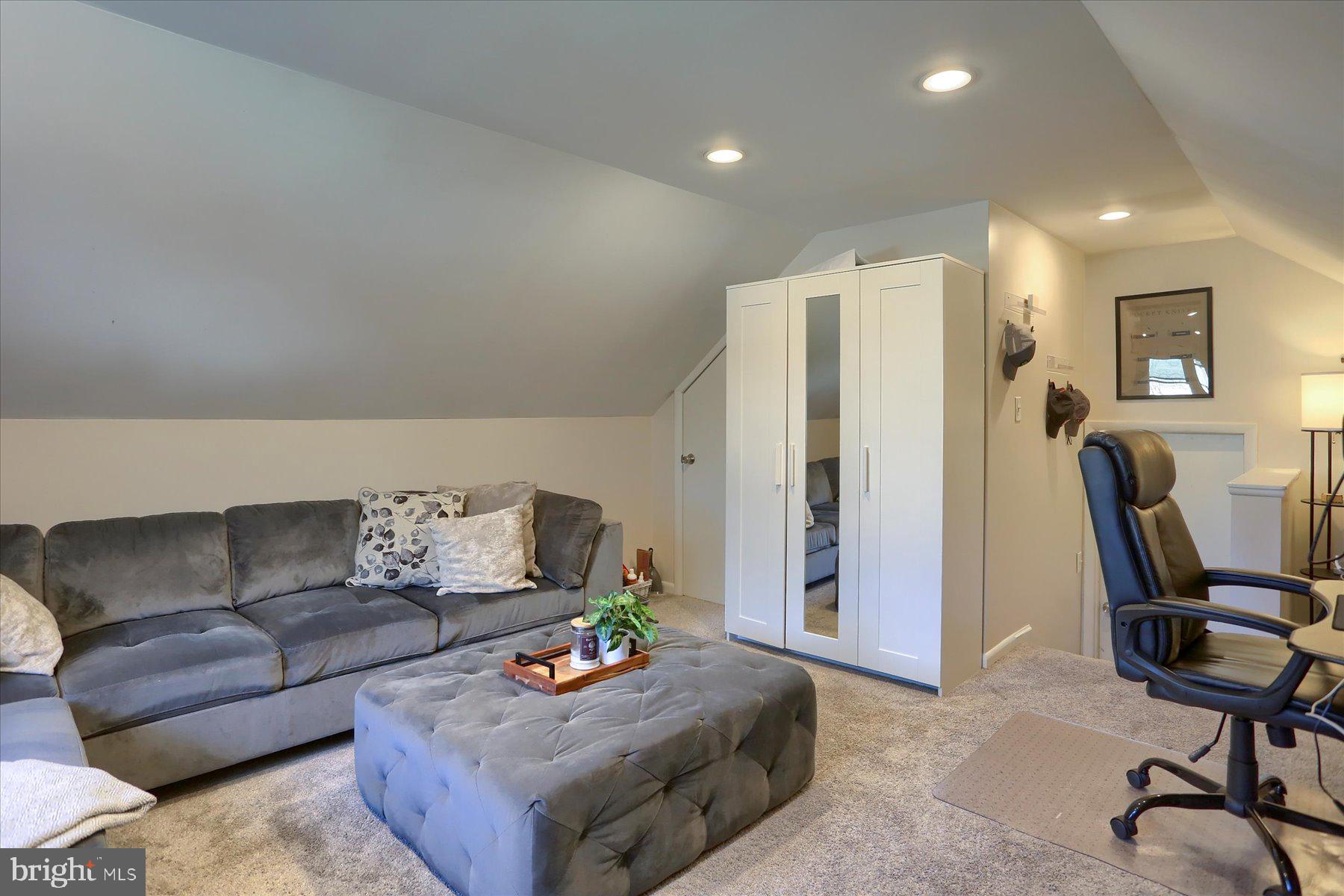 SKYLINE VIEW - Residential