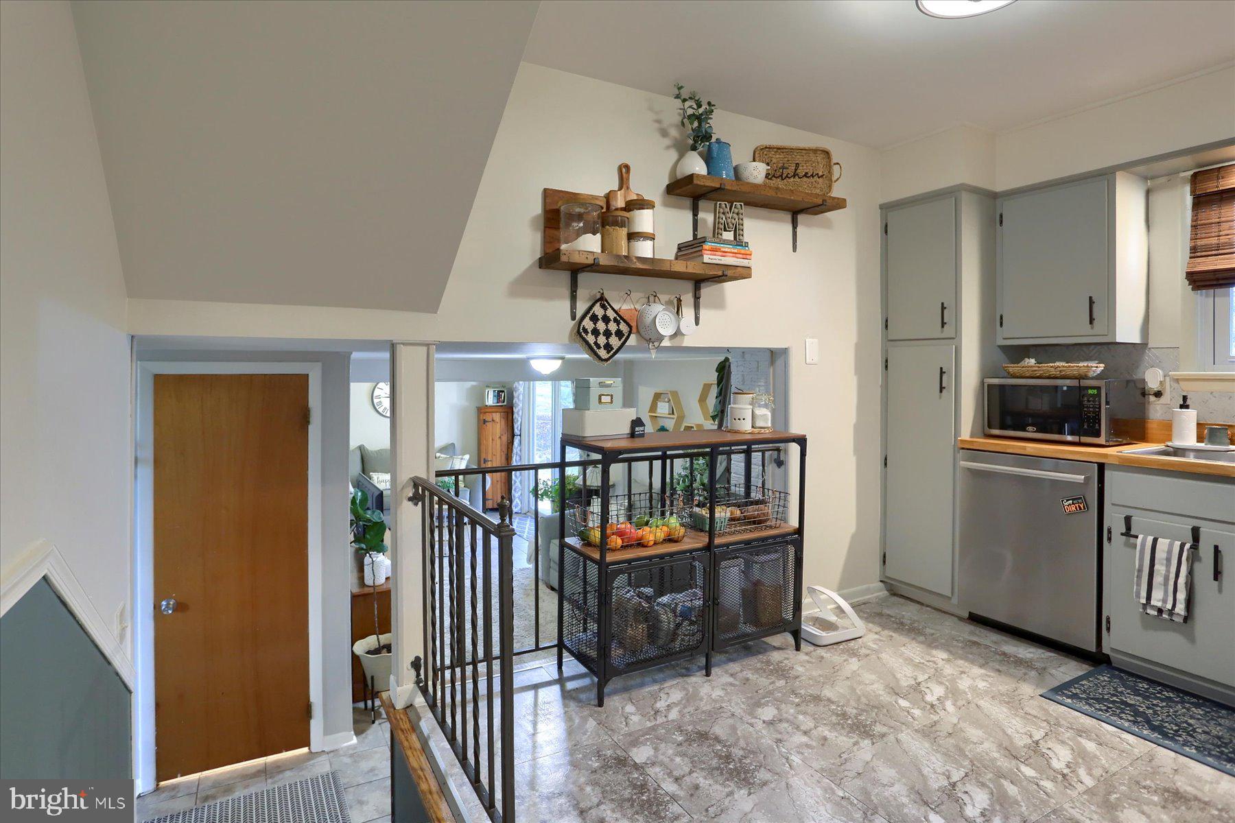 SKYLINE VIEW - Residential