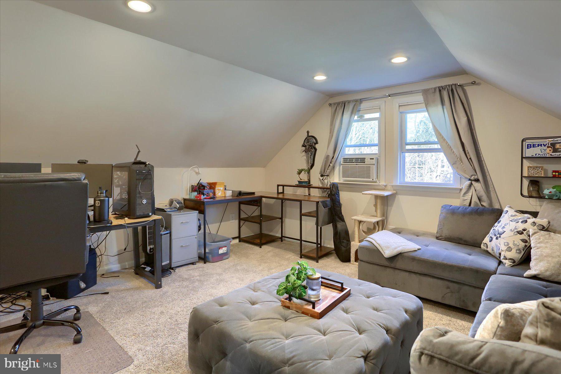 SKYLINE VIEW - Residential