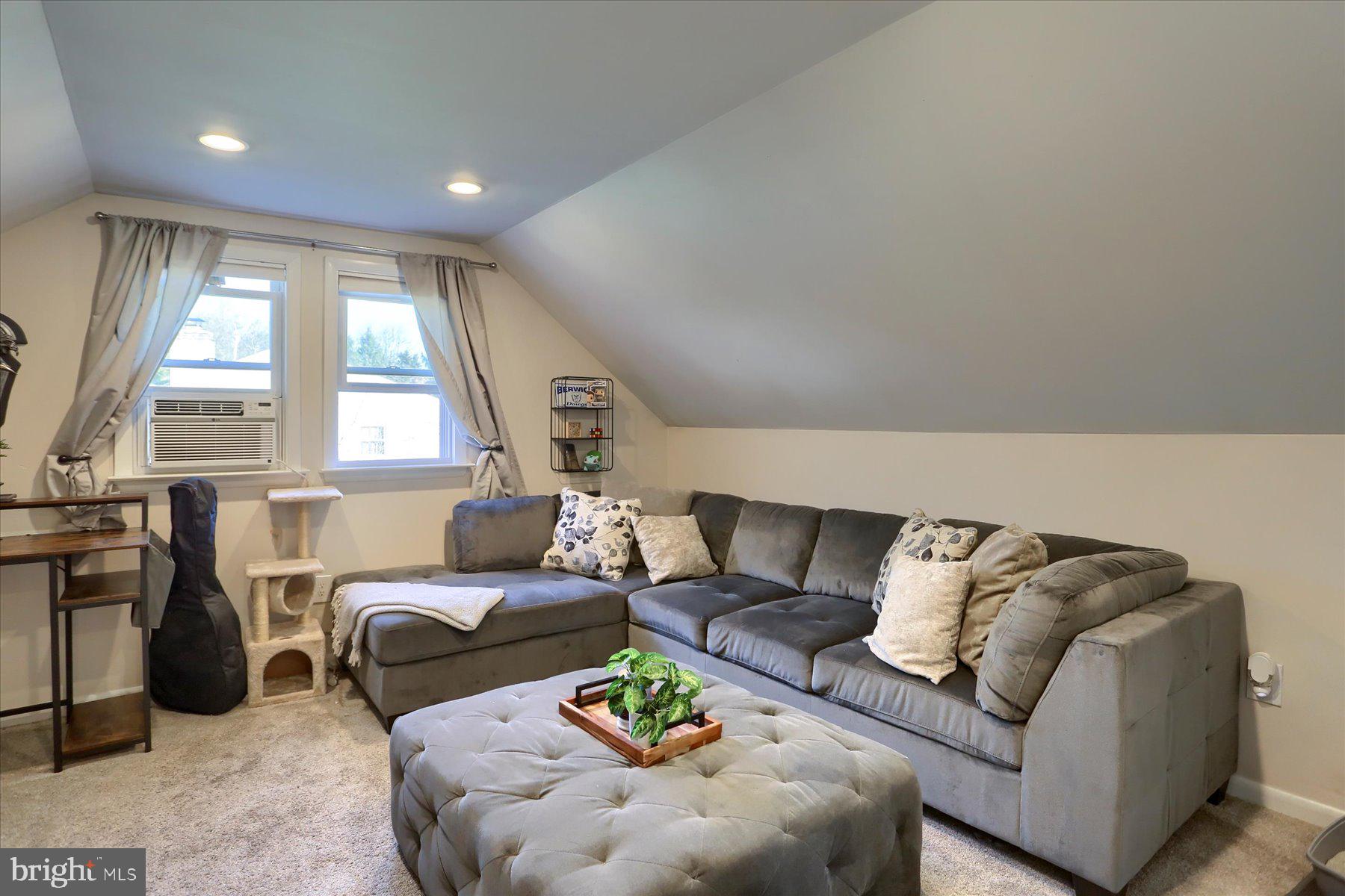 SKYLINE VIEW - Residential