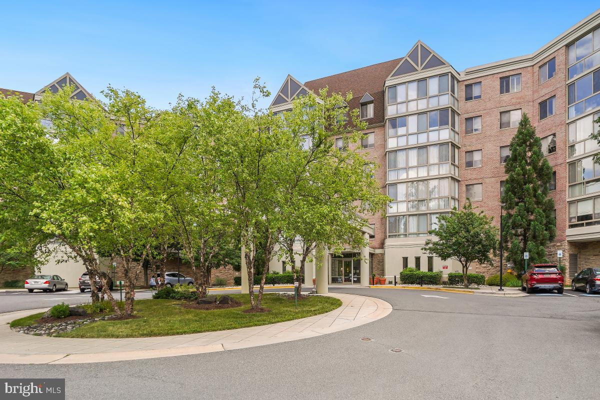 CREEKSIDE AT LEISURE WORLD - Residential