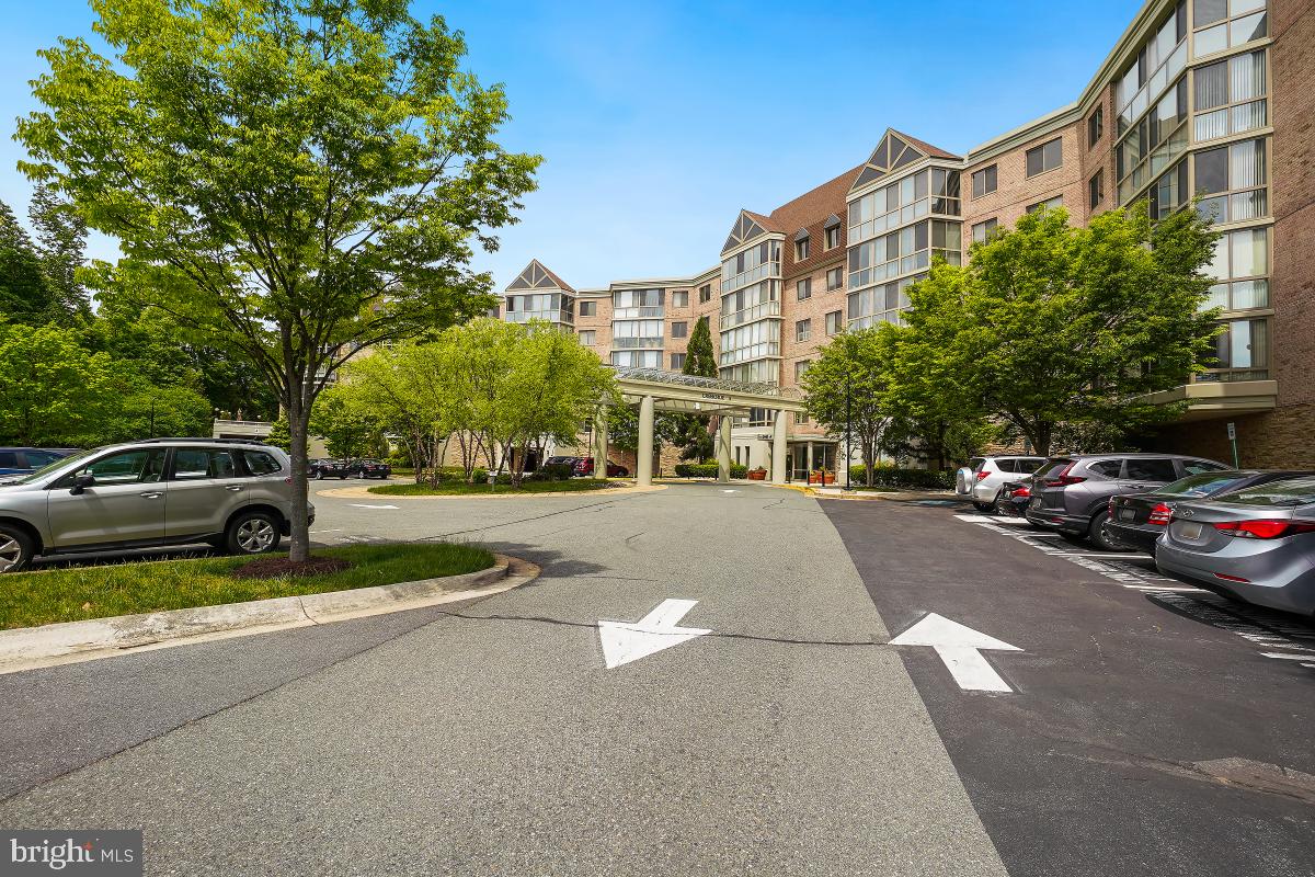 CREEKSIDE AT LEISURE WORLD - Residential