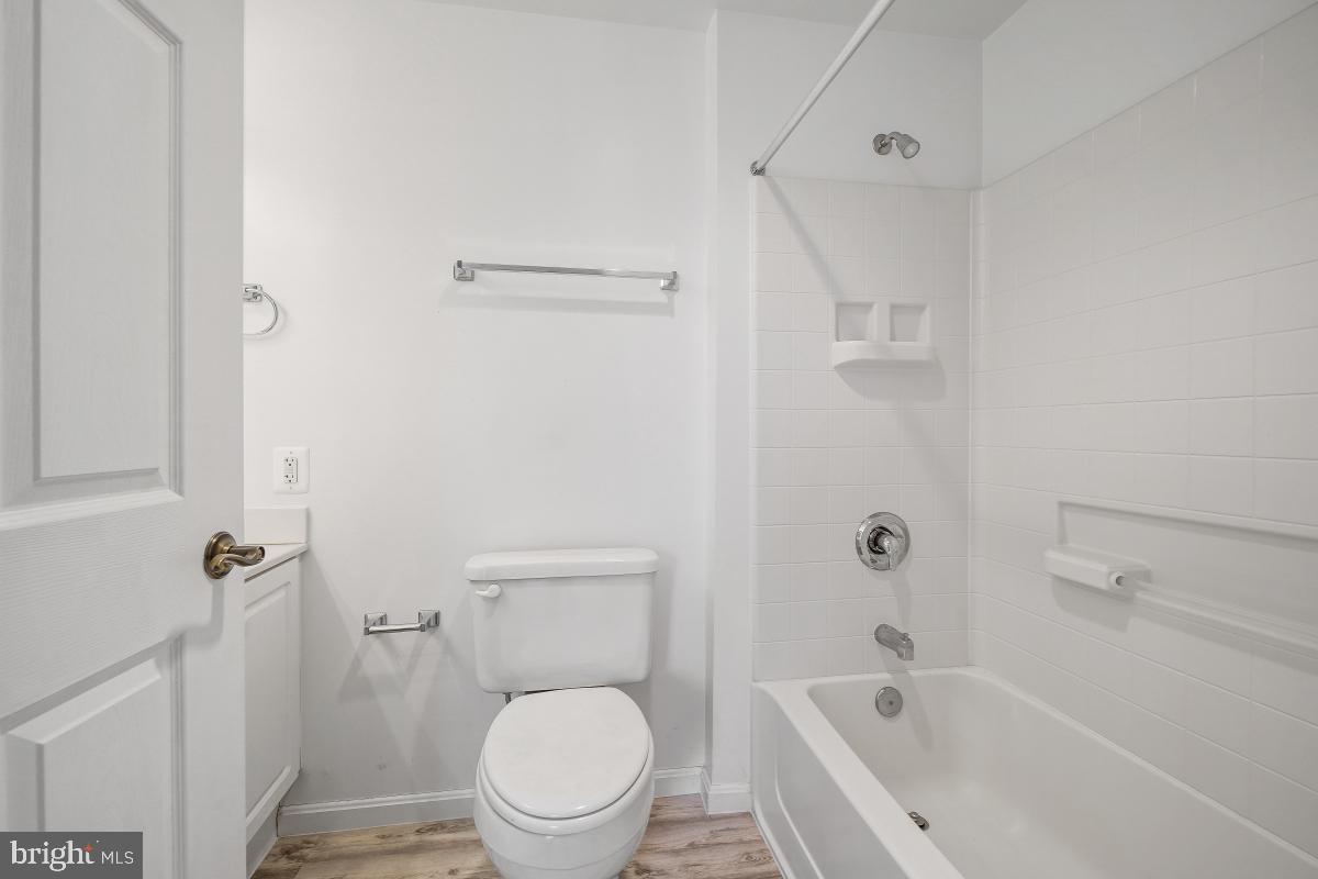 CREEKSIDE AT LEISURE WORLD - Residential