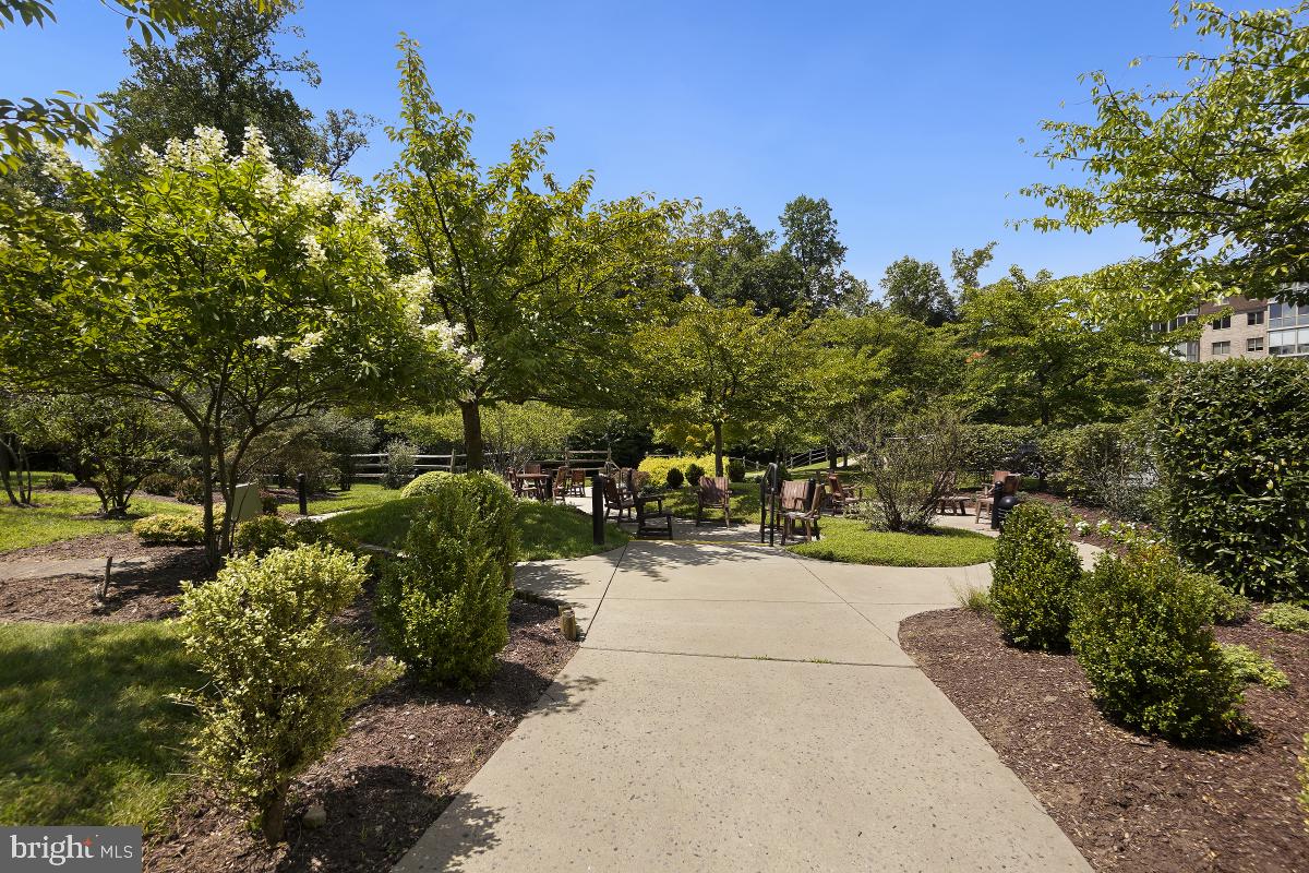 CREEKSIDE AT LEISURE WORLD - Residential