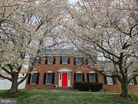 Photo of 400 White Rose Lane, YORK, PA 17402 (MLS # PAYK2102268)