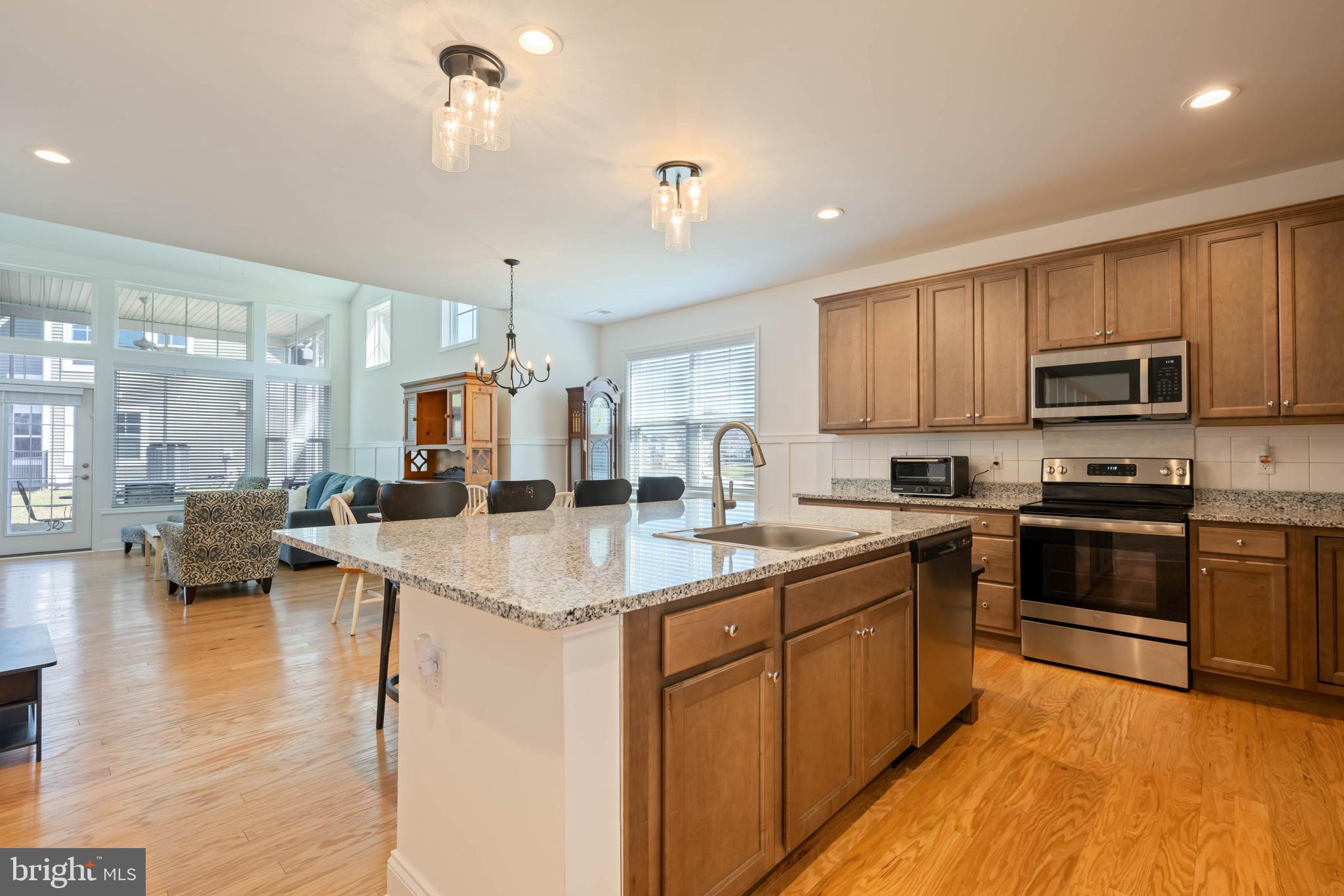 25304 RAZORBILL COURT