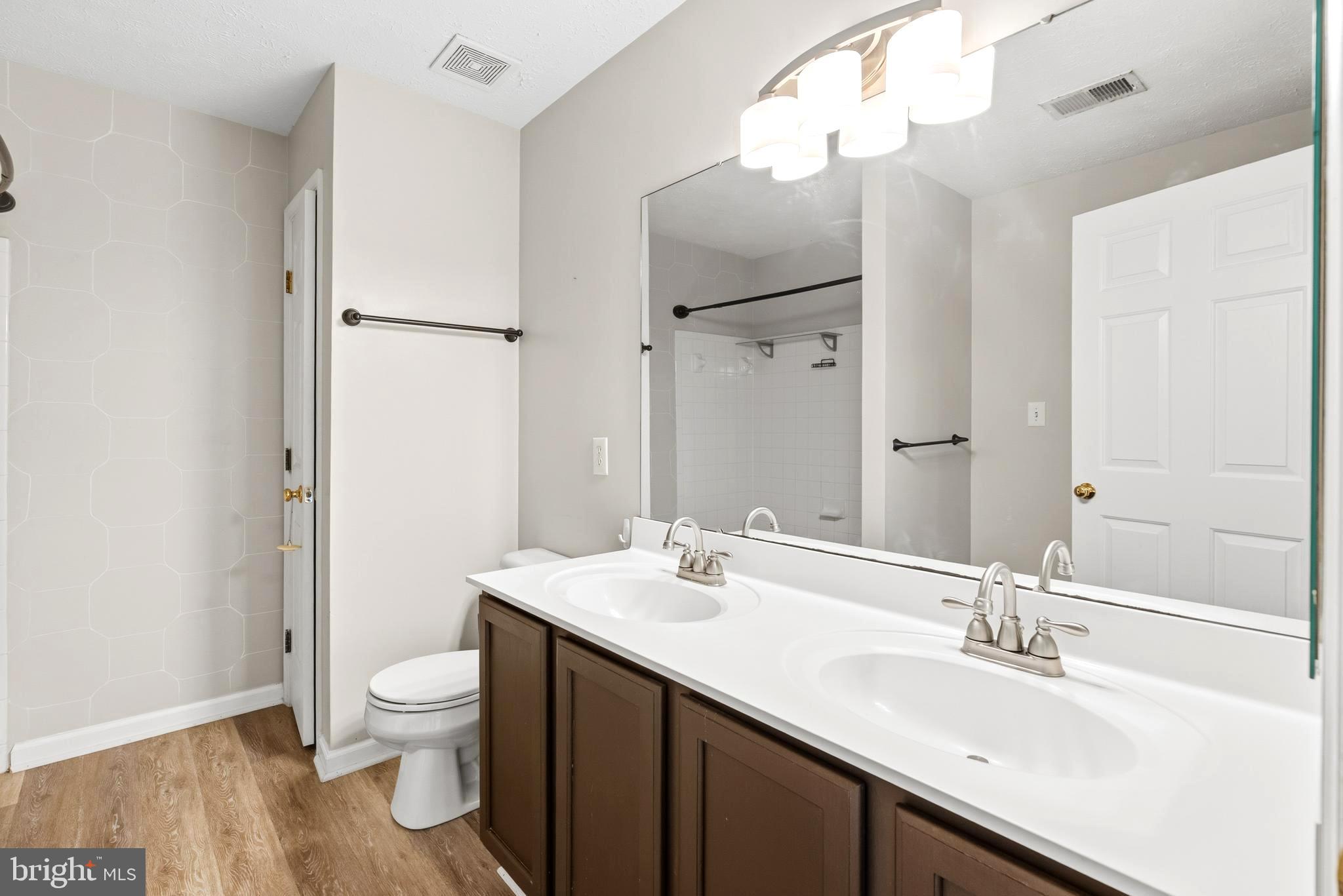 SEVEN OAKS - Residential