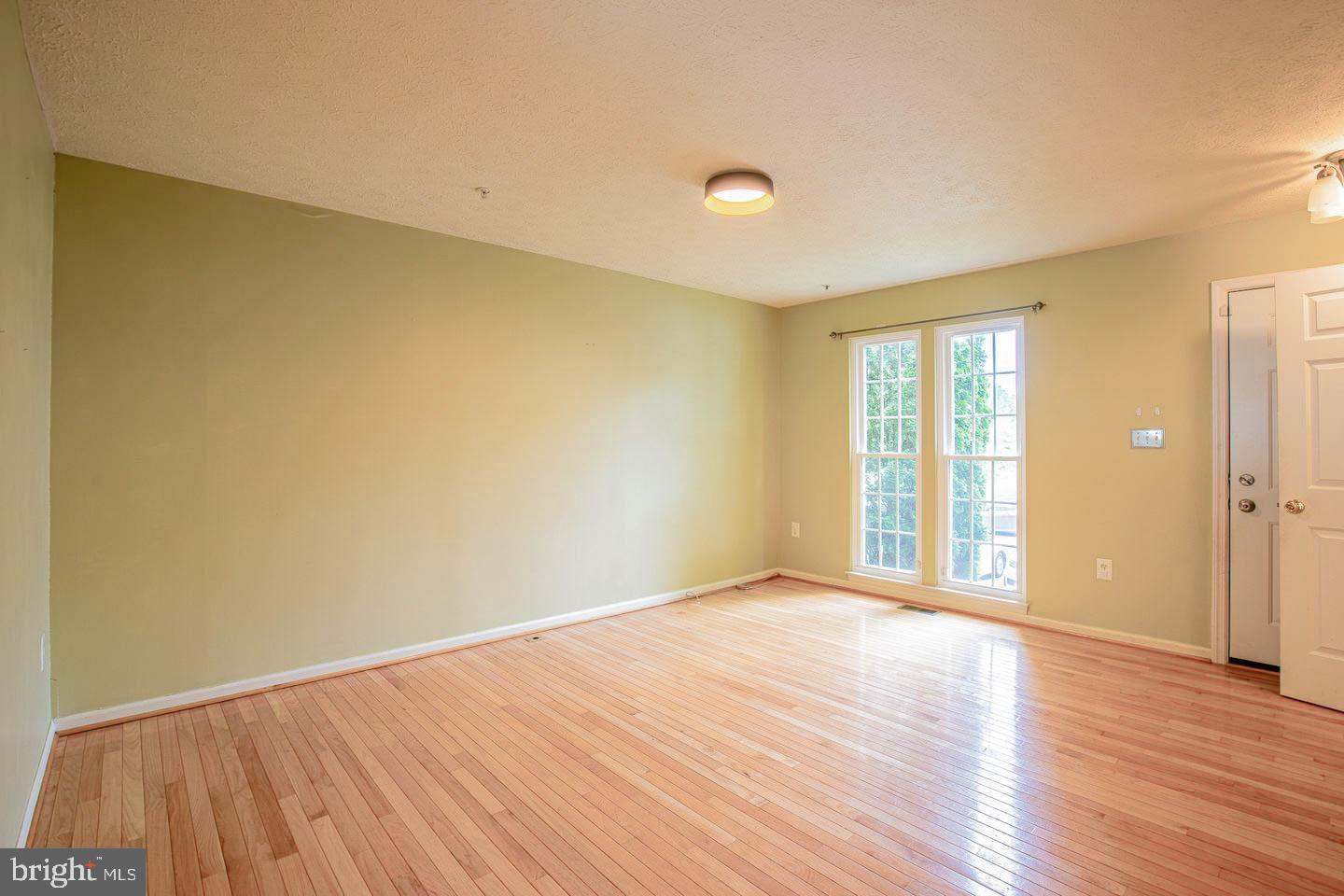 SEVEN OAKS - Residential