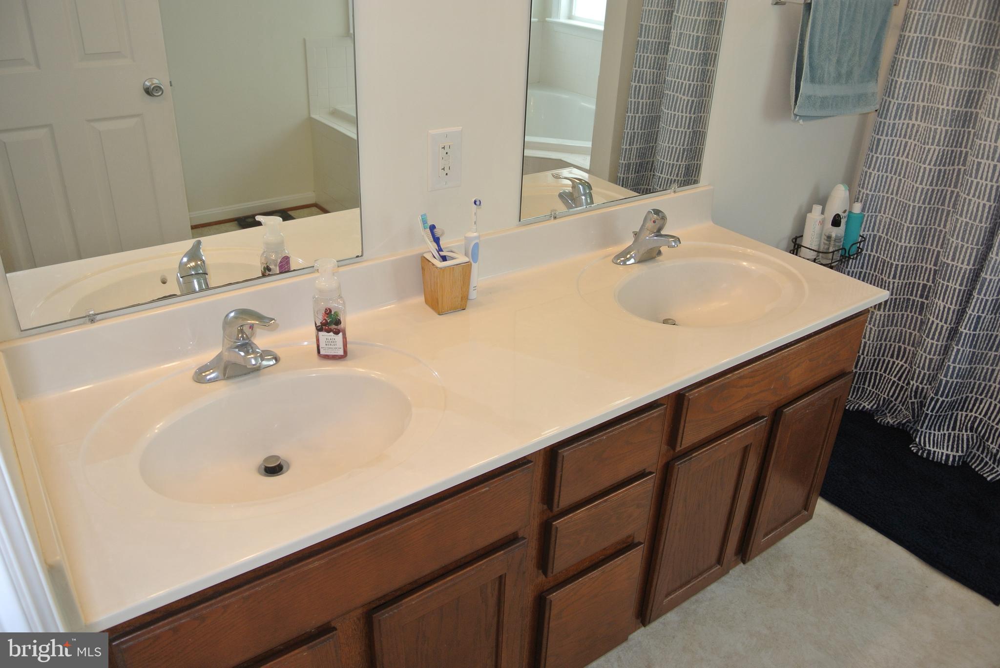 MARTINS CROSSING - Residential