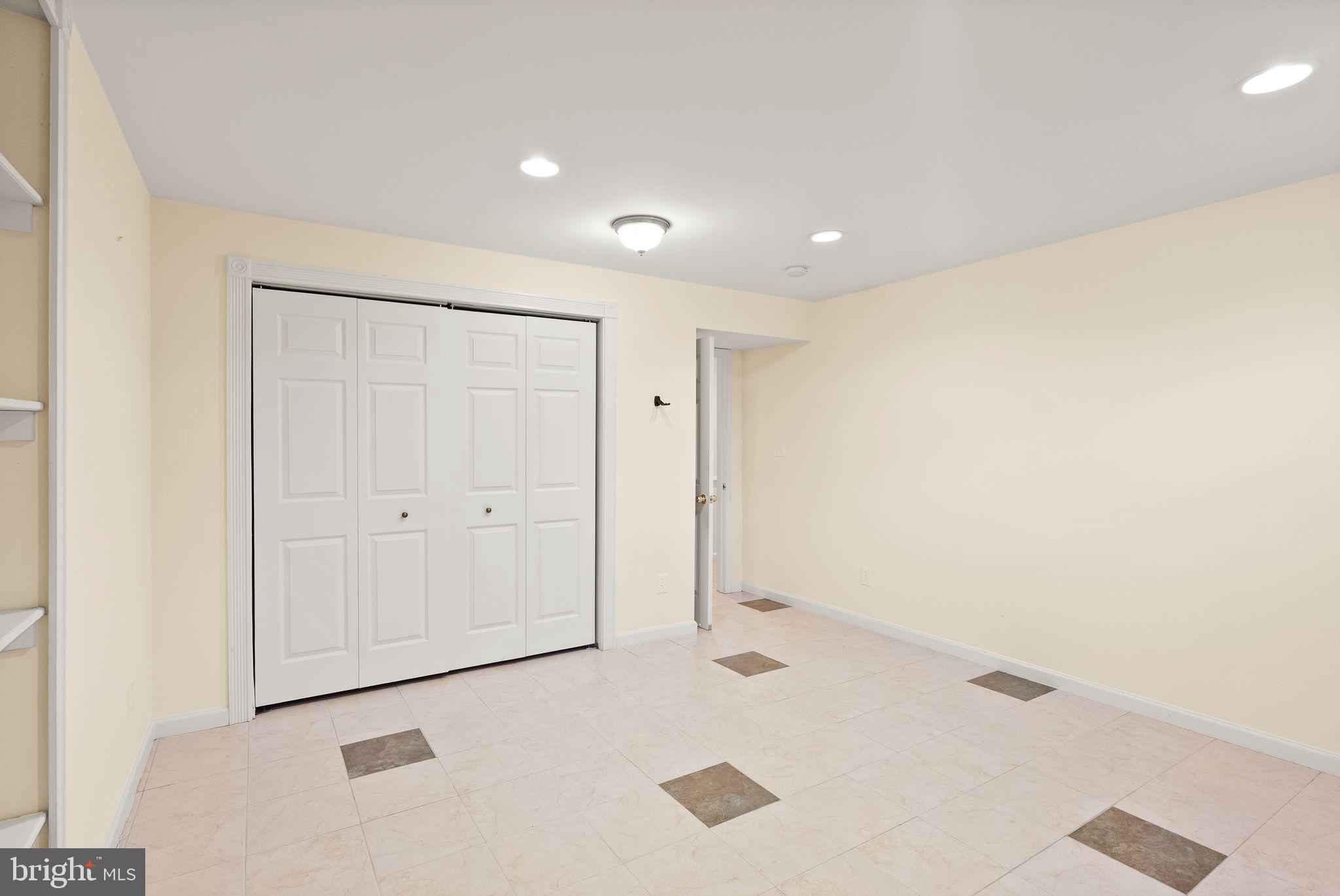 SOUTH RIDING - Residential