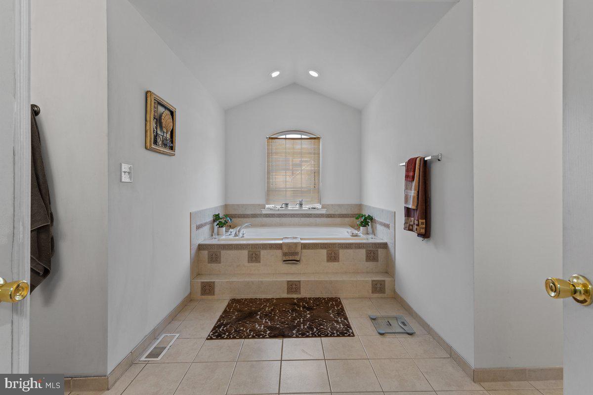 ARAGONA VILLAGE - Residential