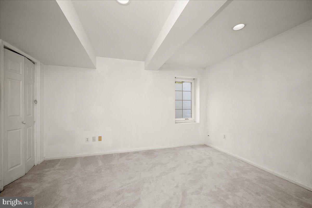 LLEWELLYN FIELDS - Residential