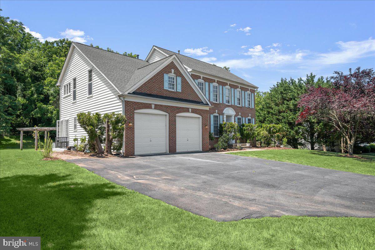 LLEWELLYN FIELDS - Residential