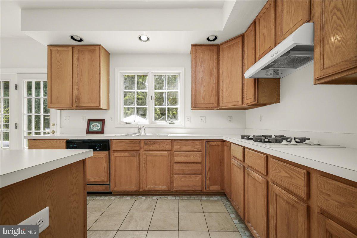 LLEWELLYN FIELDS - Residential