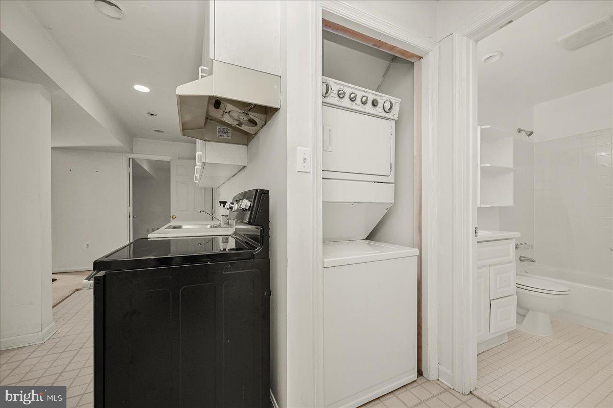 LLEWELLYN FIELDS - Residential