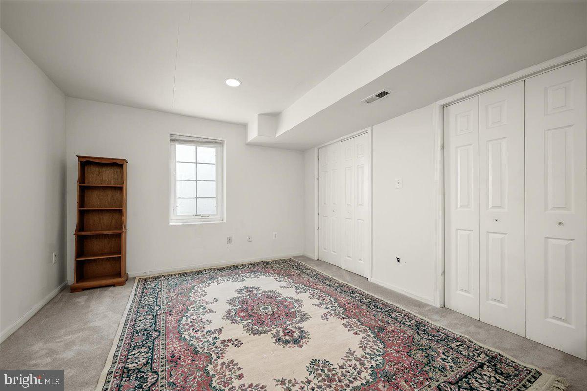 LLEWELLYN FIELDS - Residential