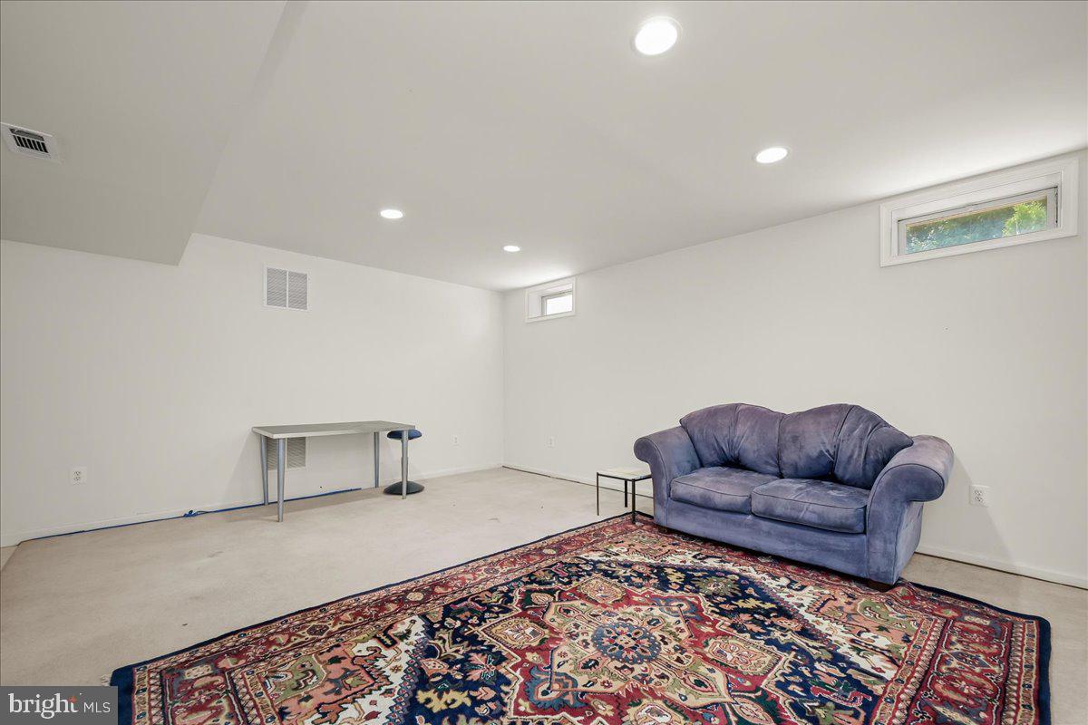 LLEWELLYN FIELDS - Residential