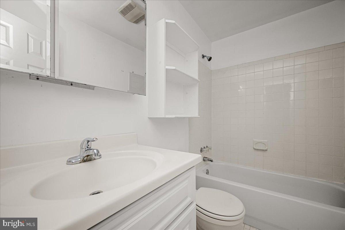 LLEWELLYN FIELDS - Residential