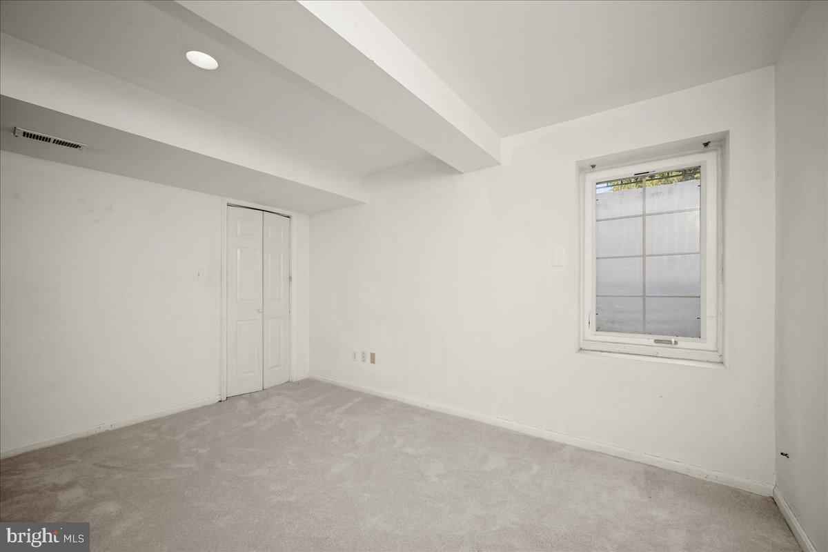 LLEWELLYN FIELDS - Residential