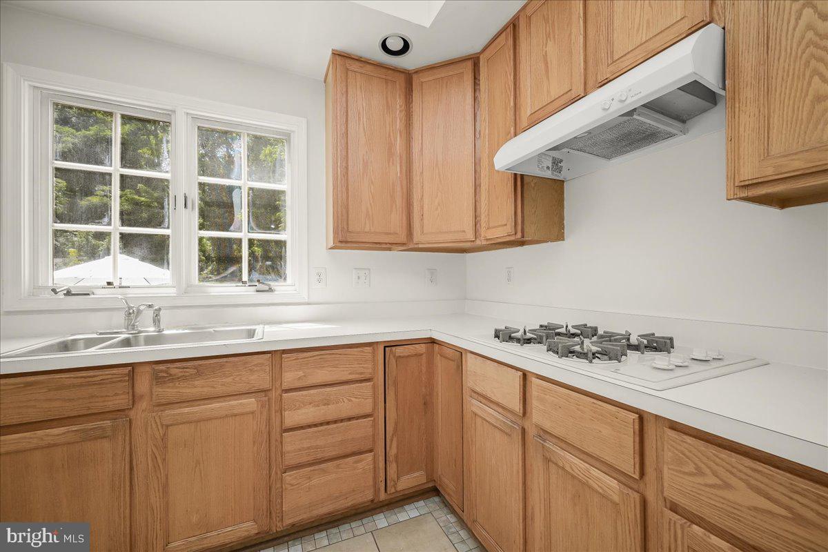 LLEWELLYN FIELDS - Residential