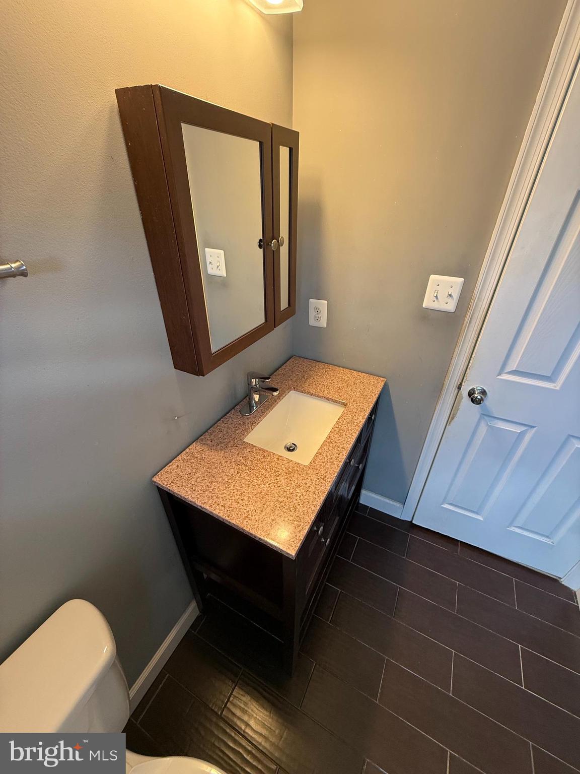 LEE MANOR - Residential