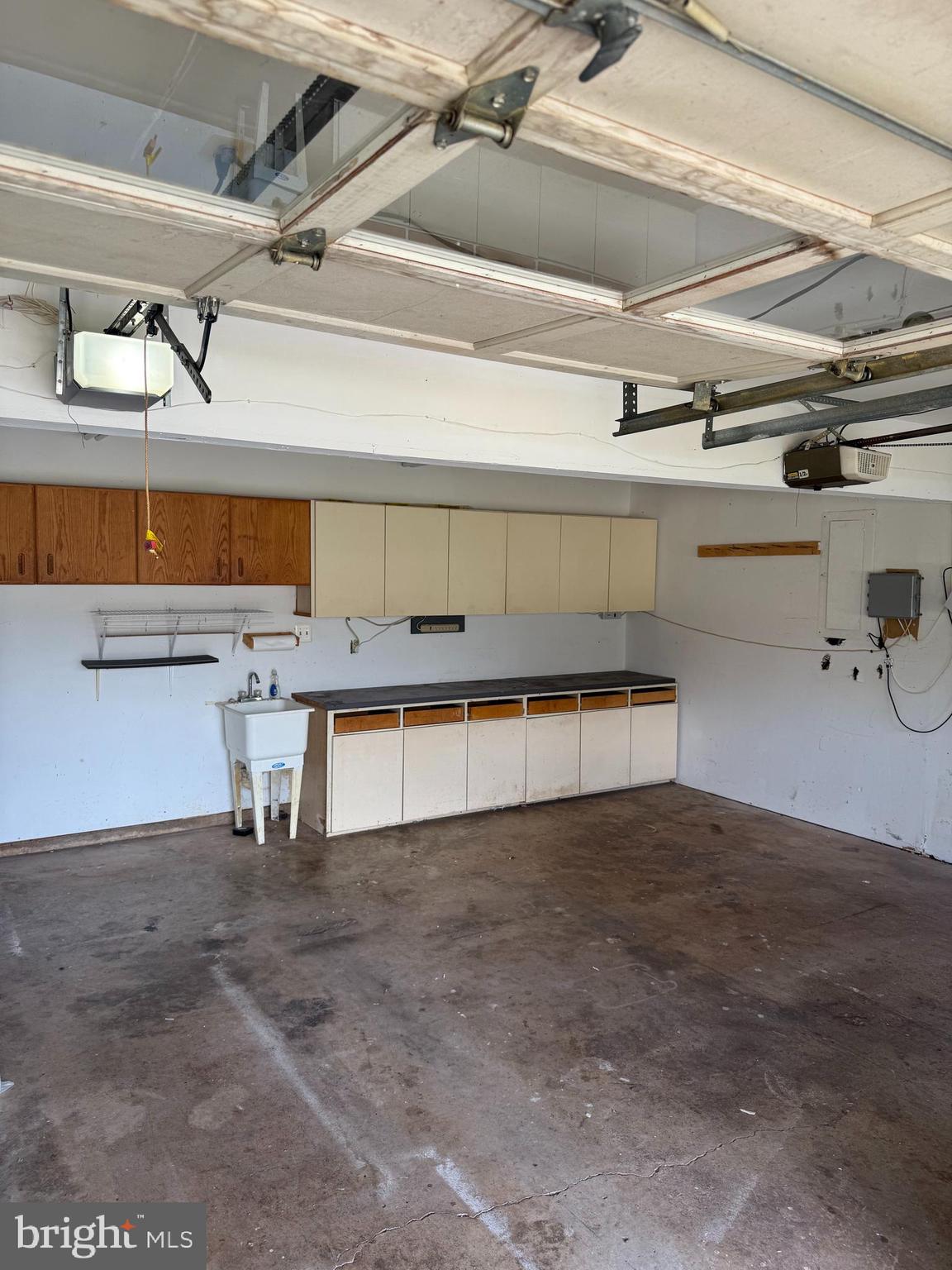 LEE MANOR - Residential