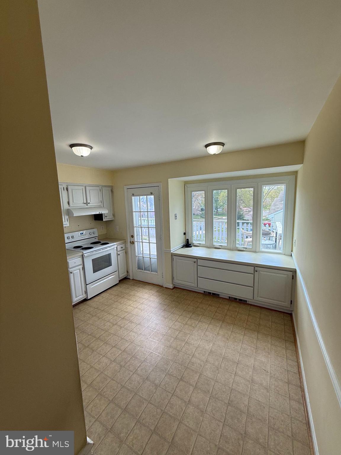 LEE MANOR - Residential