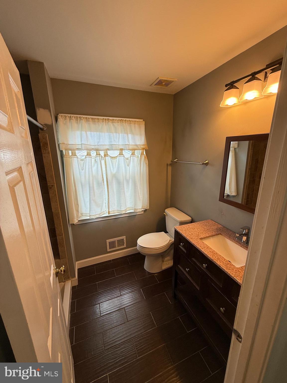 LEE MANOR - Residential