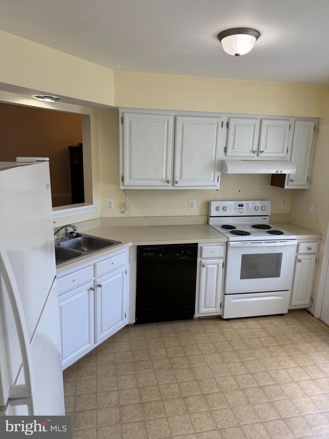 LEE MANOR - Residential