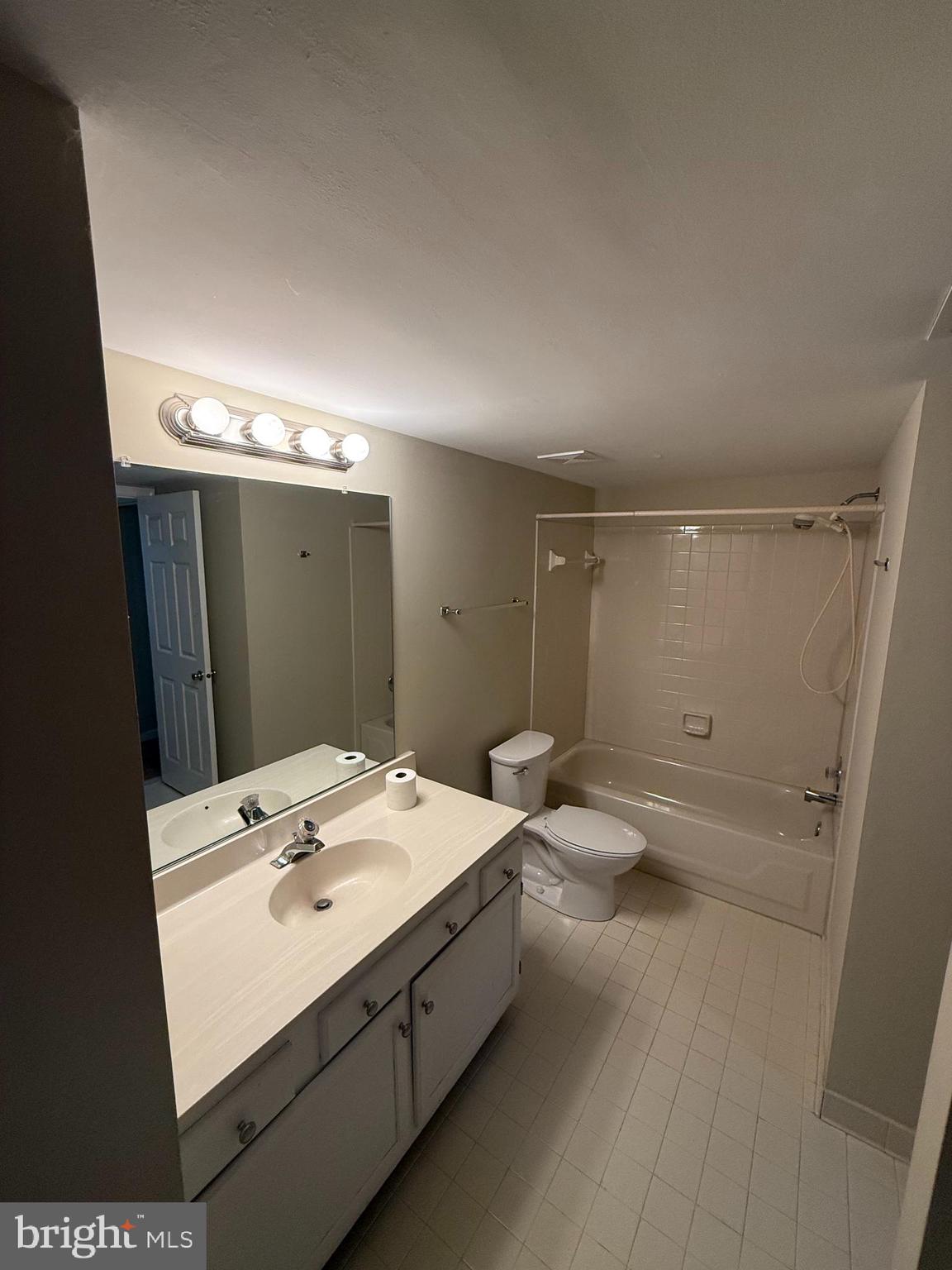 LEE MANOR - Residential