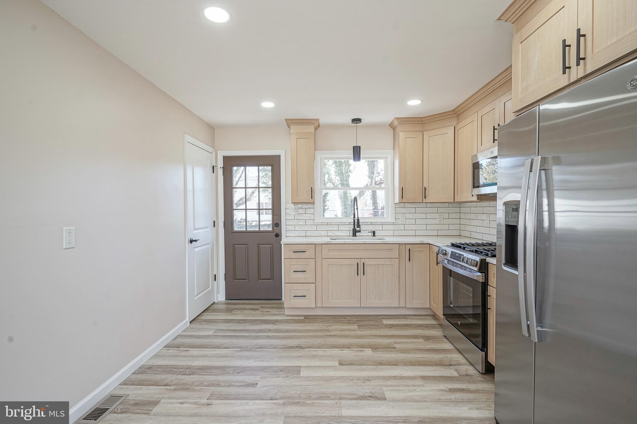 1259 E CORNELL STREET