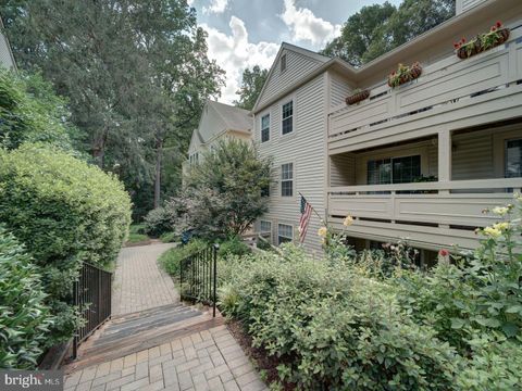 2233 LOVEDALE LANE UNIT I RESTON VA 20191