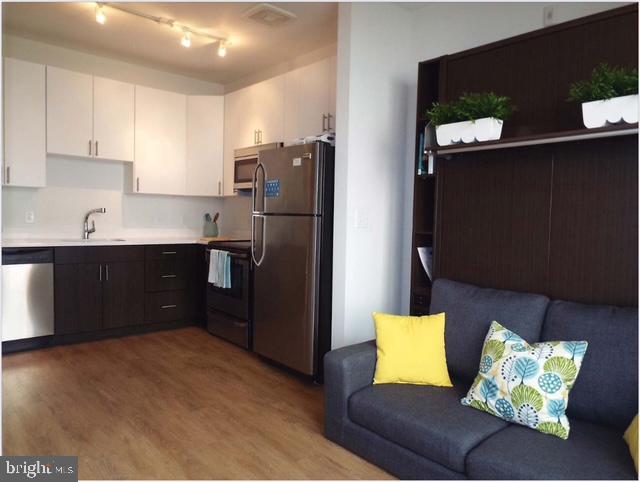 COLLEGE PARK - Residential Lease