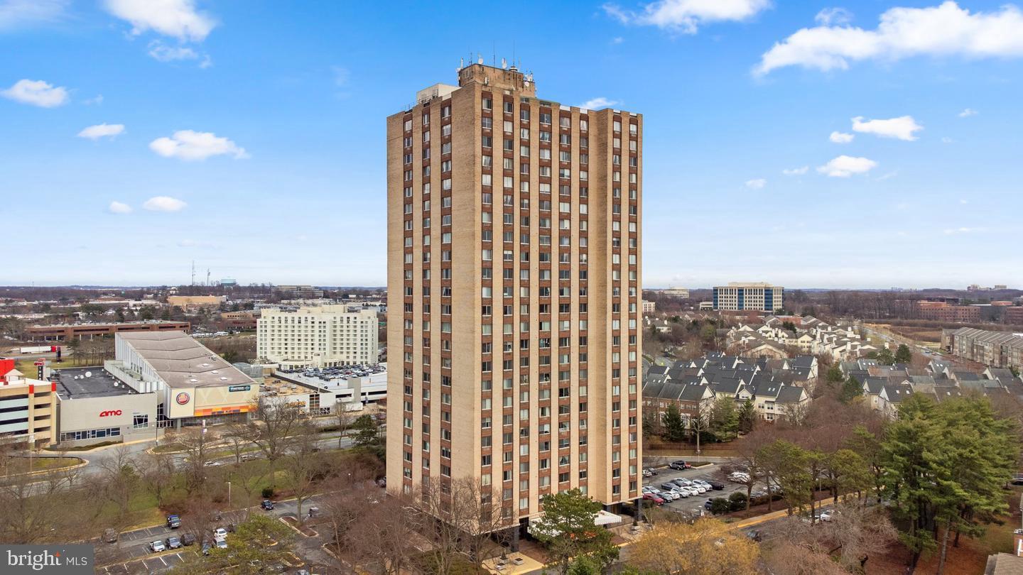 Fantastic view from the 12th floor,Bright and sun filled efficiency in sought after Washingtonian Tower with spectacular view. 24 hour security and concierge. Plenty of free parking. Shared laundry on top level. Very close to Rio Center, lake front, Crown Farm, shopping, restaurants and entertainment. Easy access to all major commuting routes, Metro, and hospitals.