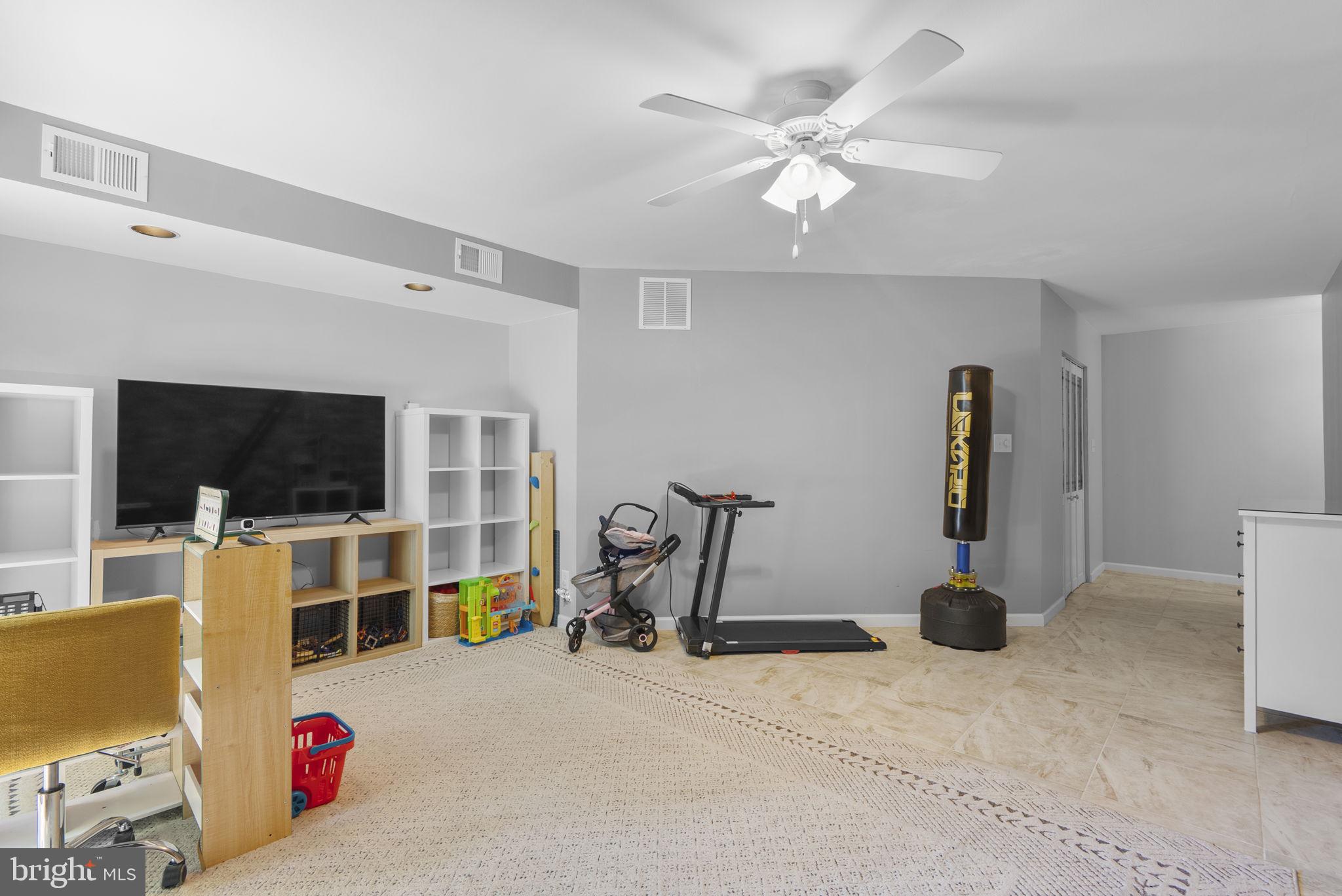 CROFTON MEADOWS - Residential