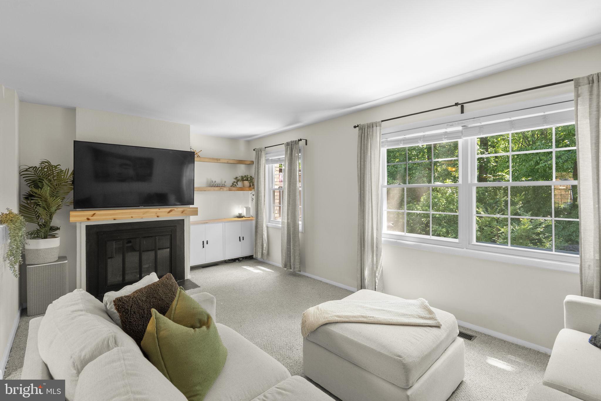 CROFTON MEADOWS - Residential