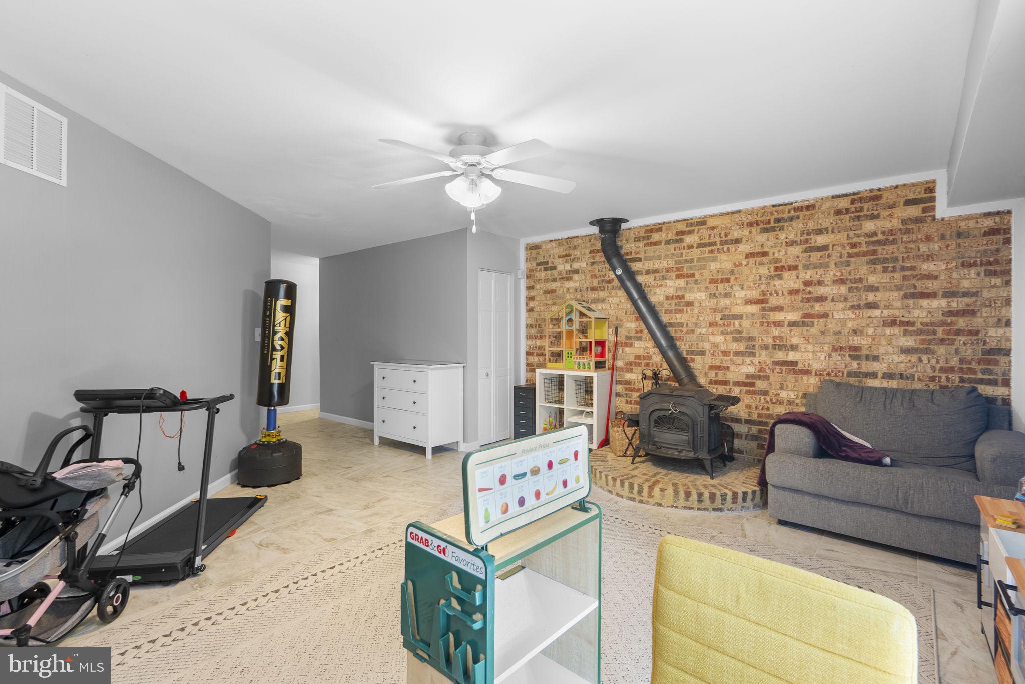 CROFTON MEADOWS - Residential