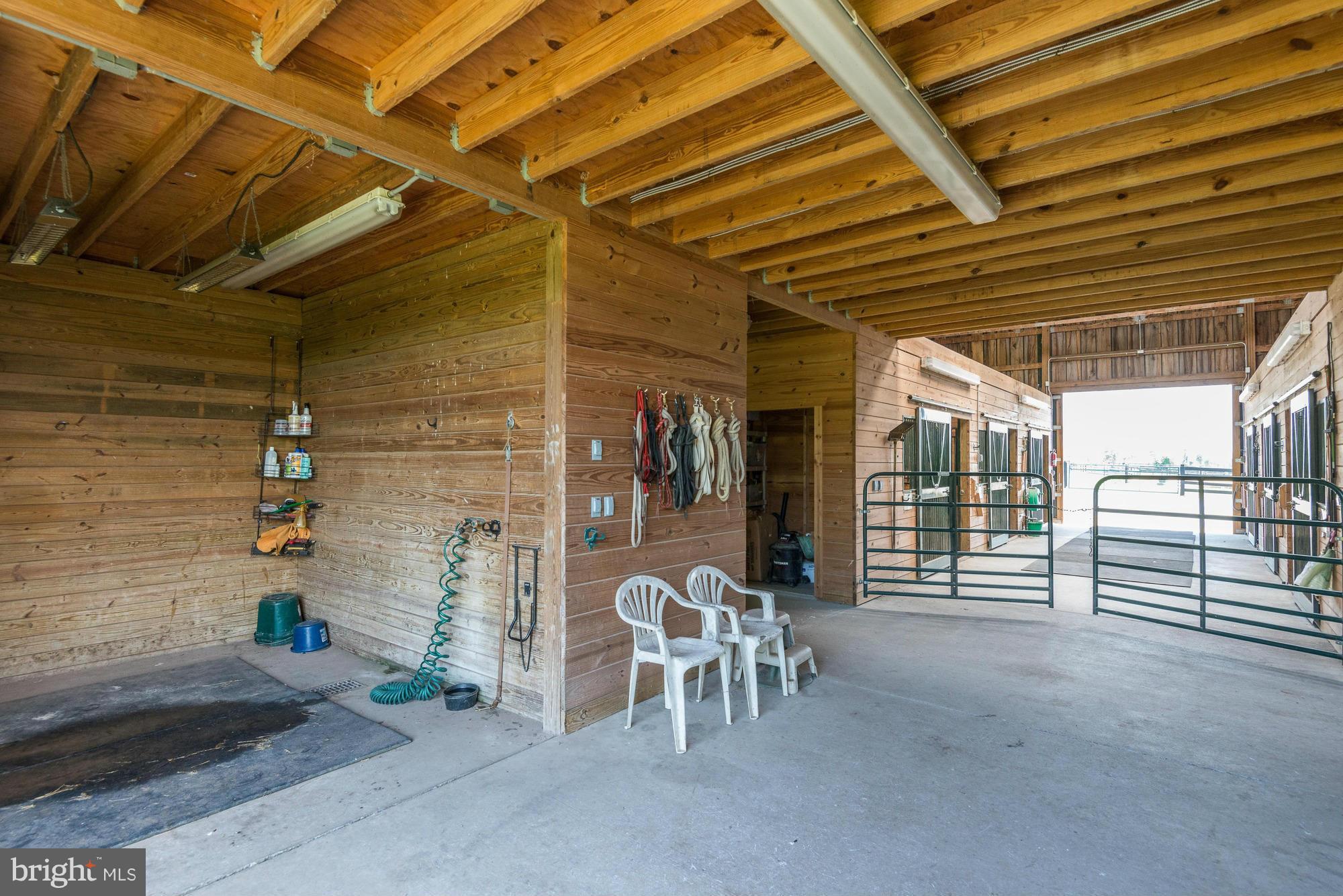 POOLESVILLE OUTSIDE - Farm