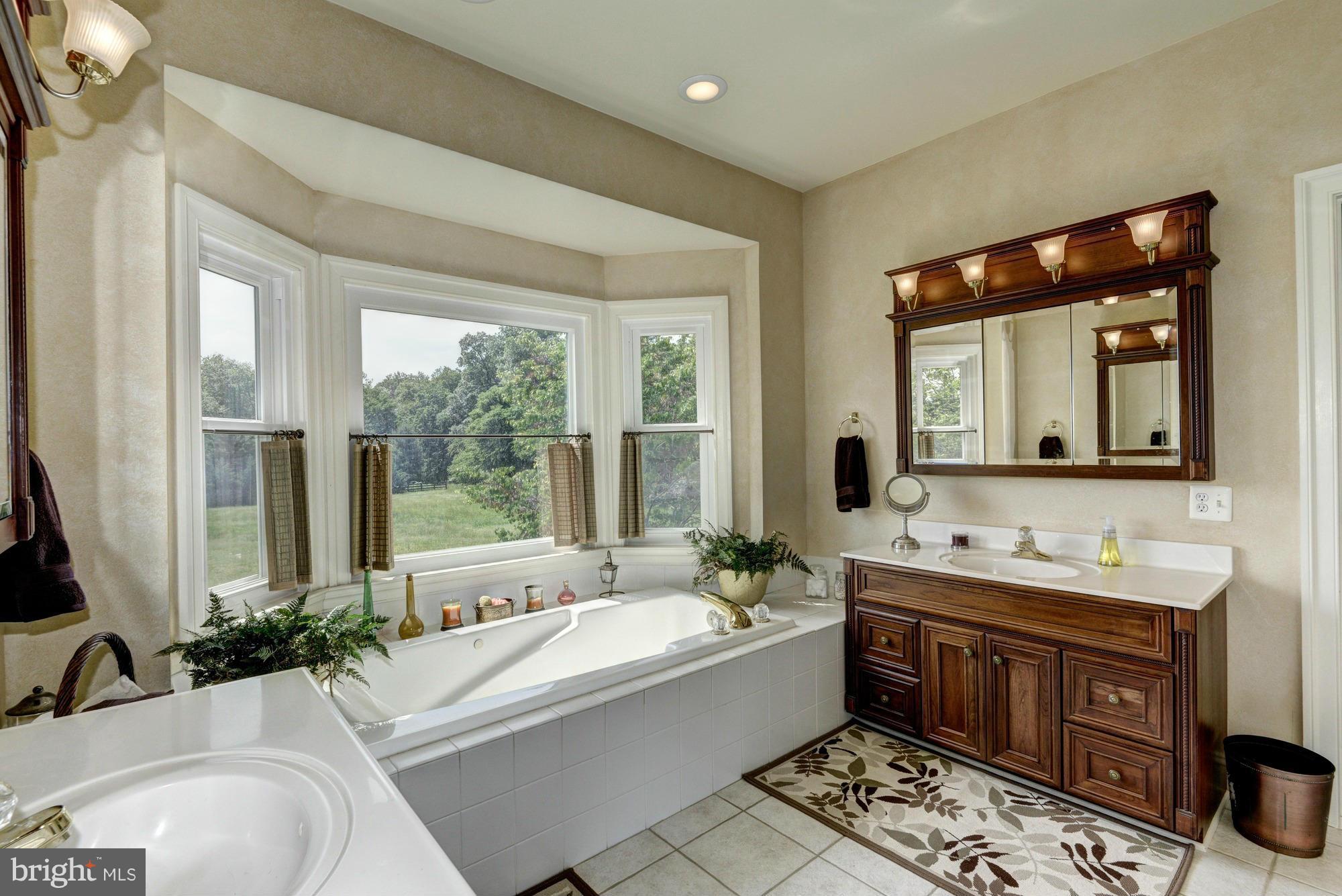 POOLESVILLE OUTSIDE - Farm