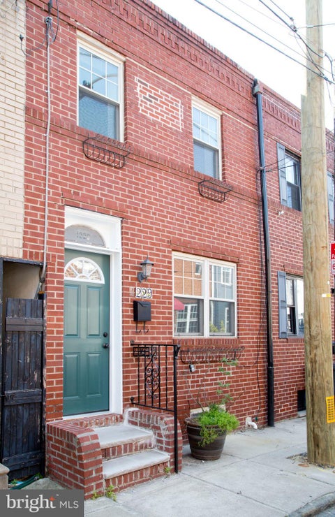 Townhouse For Sale - 1229 S Warnock Street<br/> PHILADELPHIA, PA 19147
