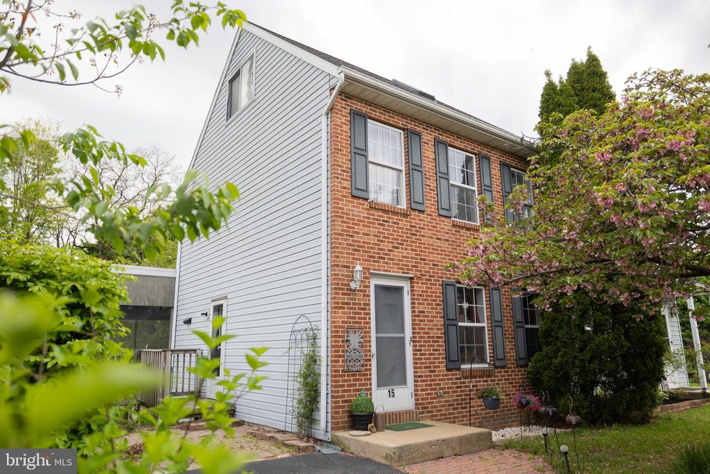 Photo of 15 School House Lane, LITITZ, PA 17543 (MLS # PALA2087764)