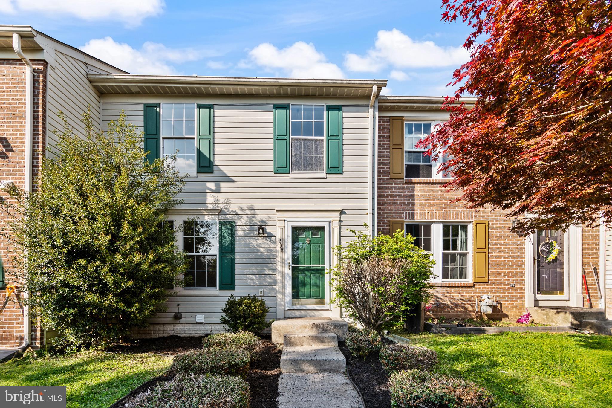 CONSTANT FRIENDSHIP - Residential