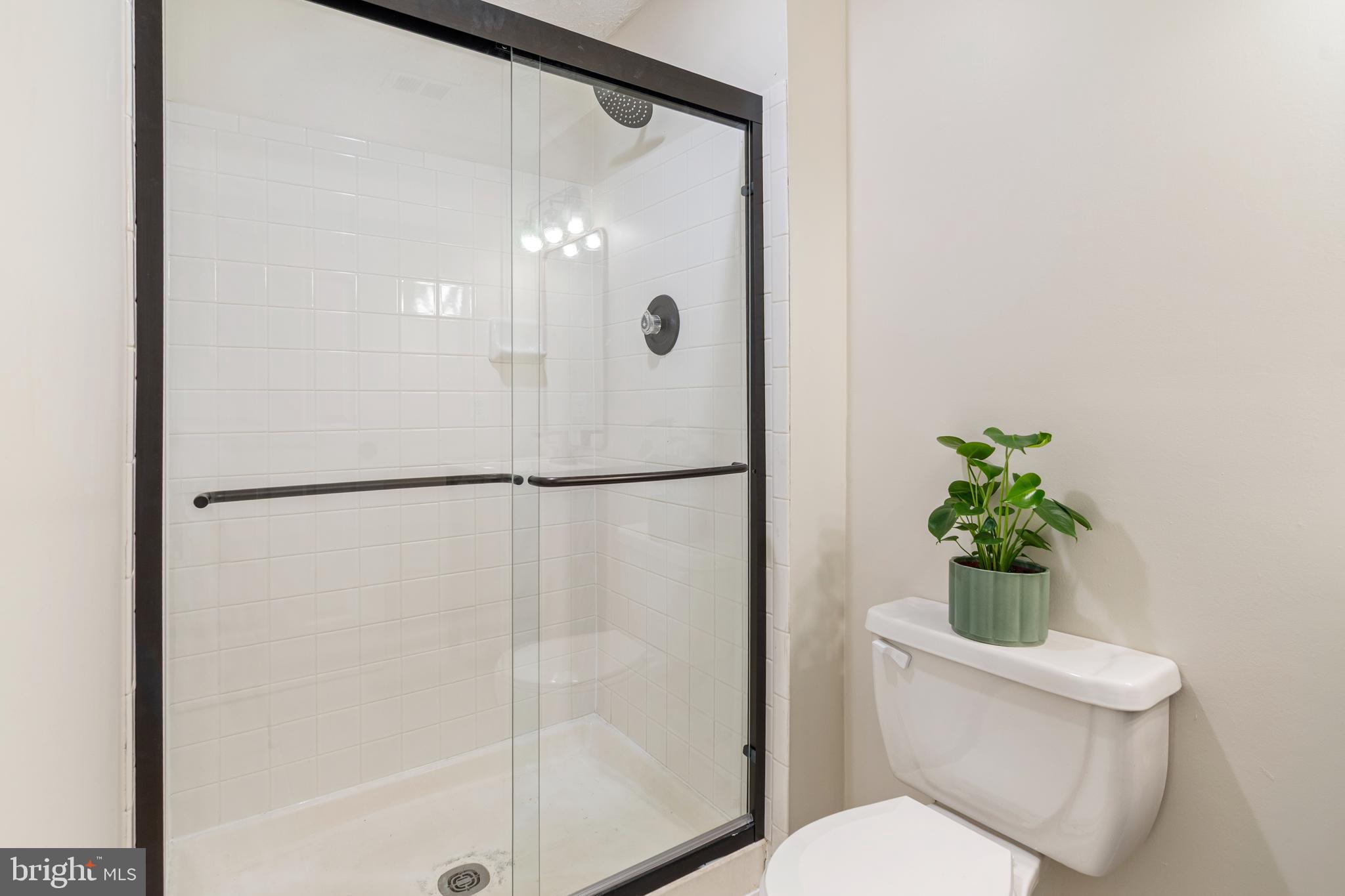 CONSTANT FRIENDSHIP - Residential