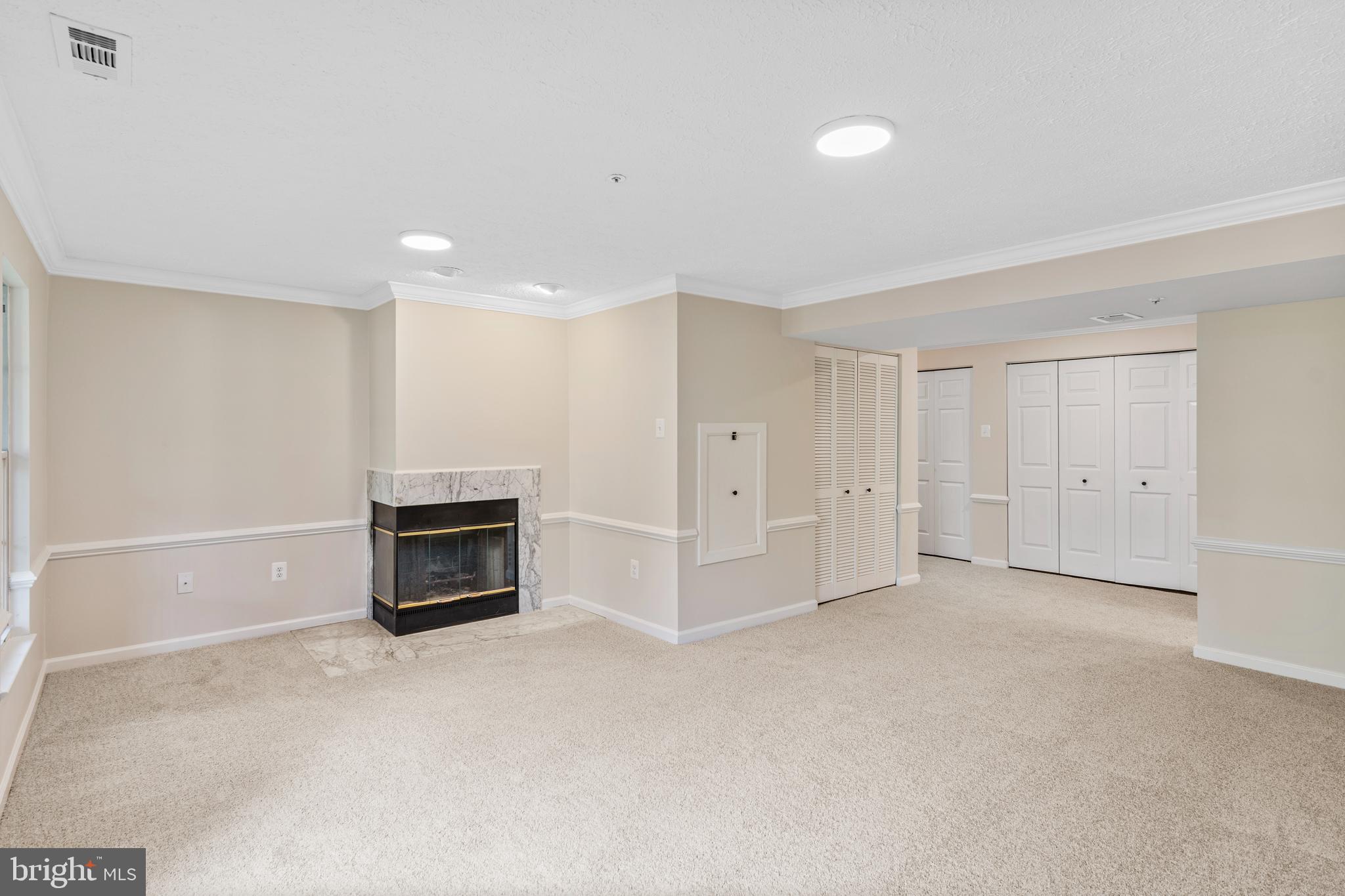 CONSTANT FRIENDSHIP - Residential