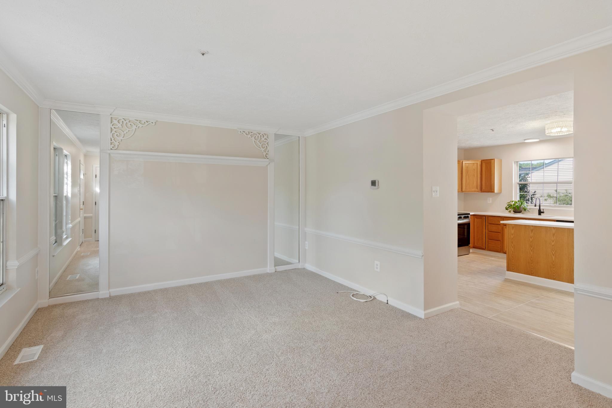 CONSTANT FRIENDSHIP - Residential