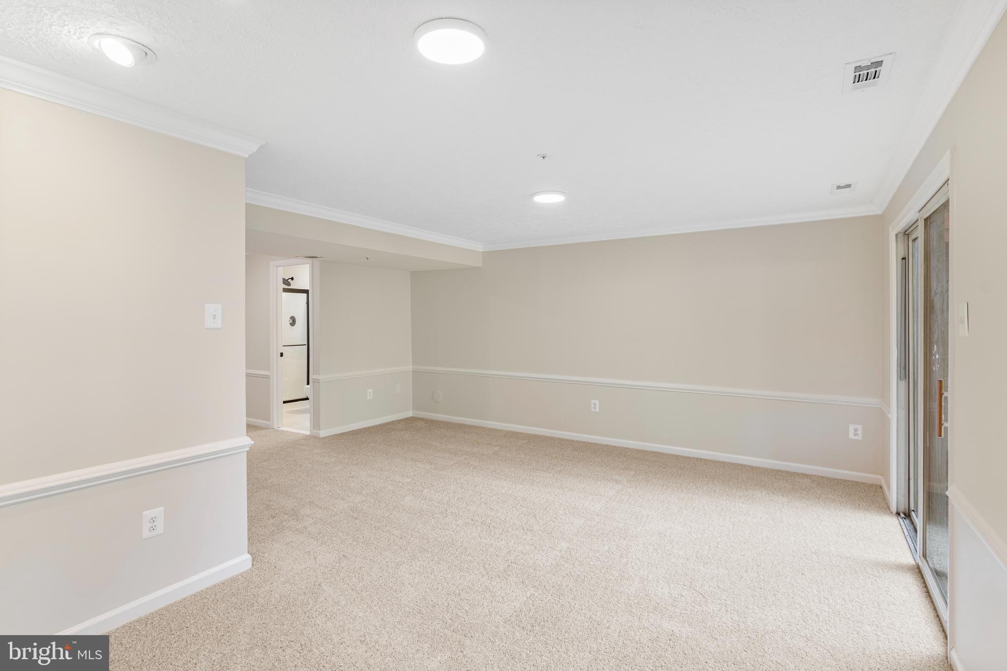 CONSTANT FRIENDSHIP - Residential