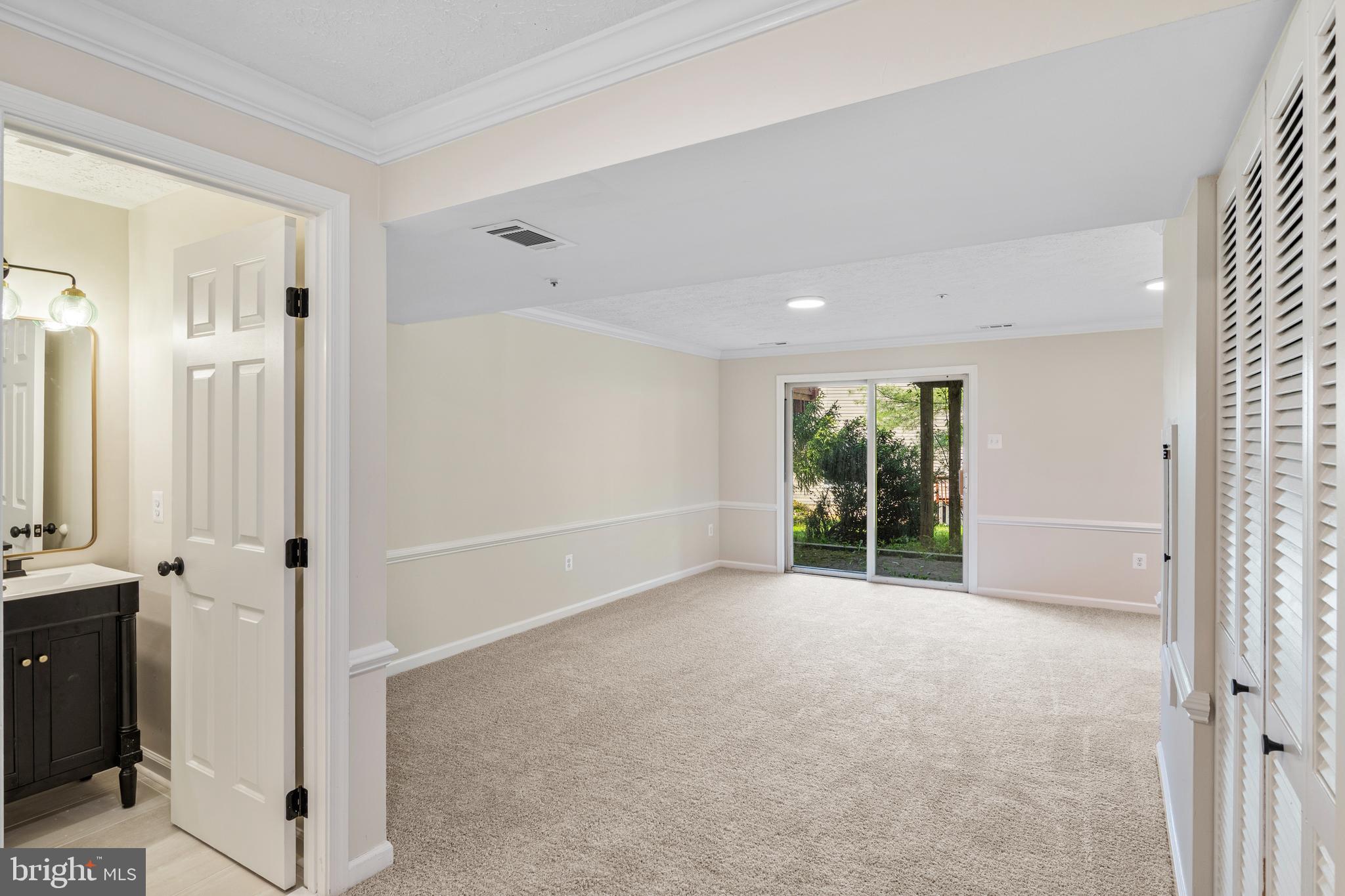 CONSTANT FRIENDSHIP - Residential