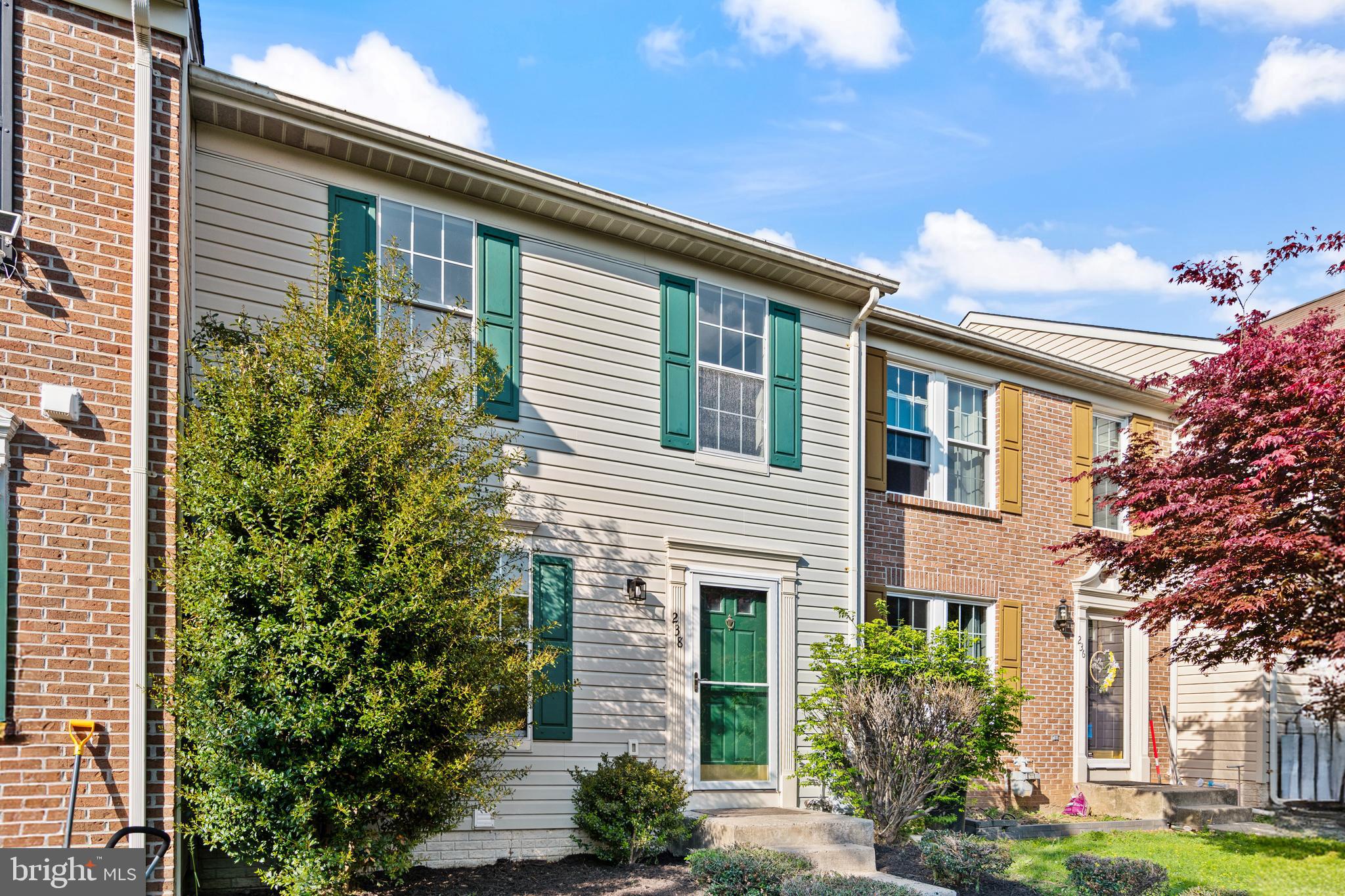 CONSTANT FRIENDSHIP - Residential