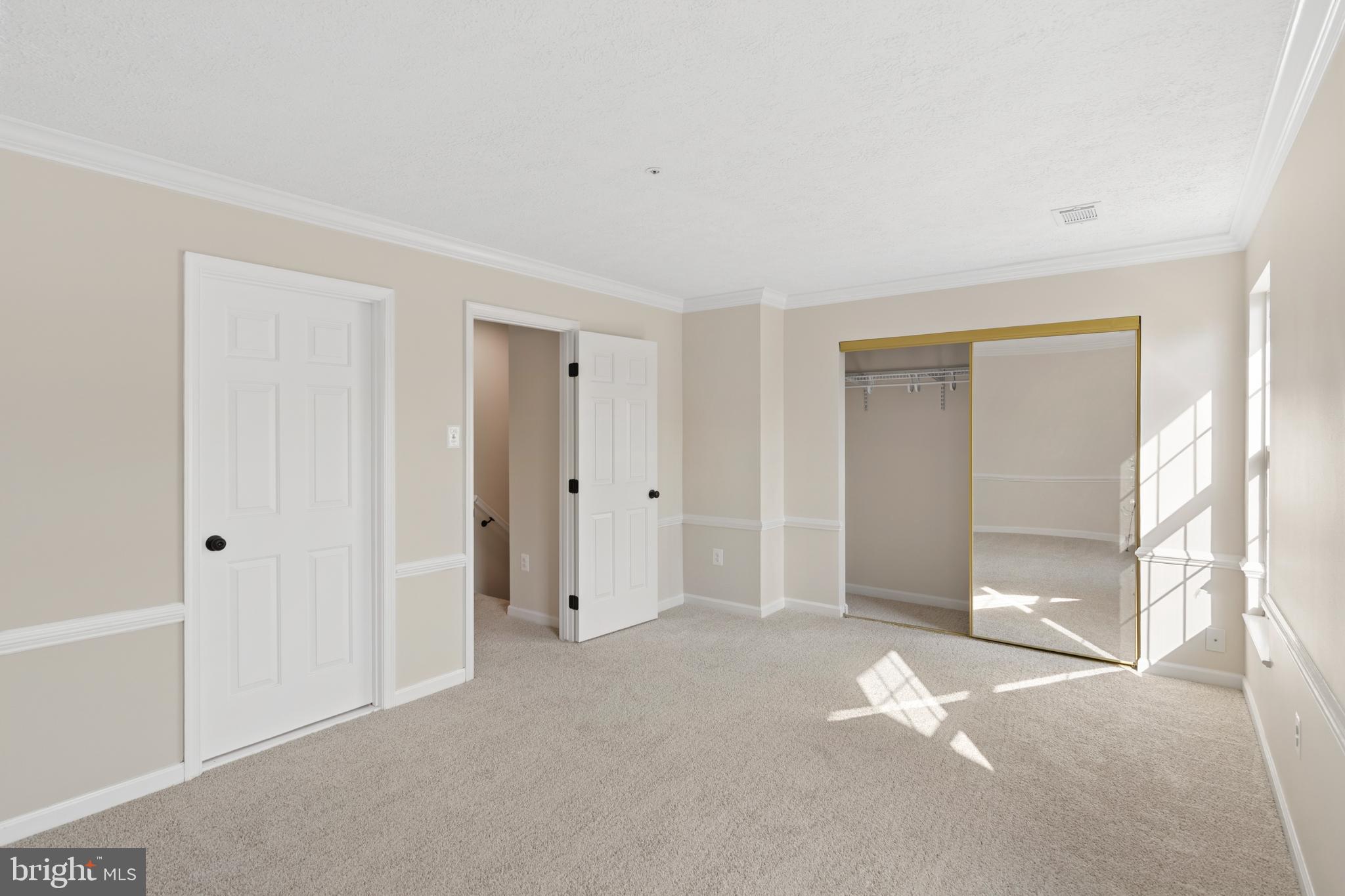 CONSTANT FRIENDSHIP - Residential